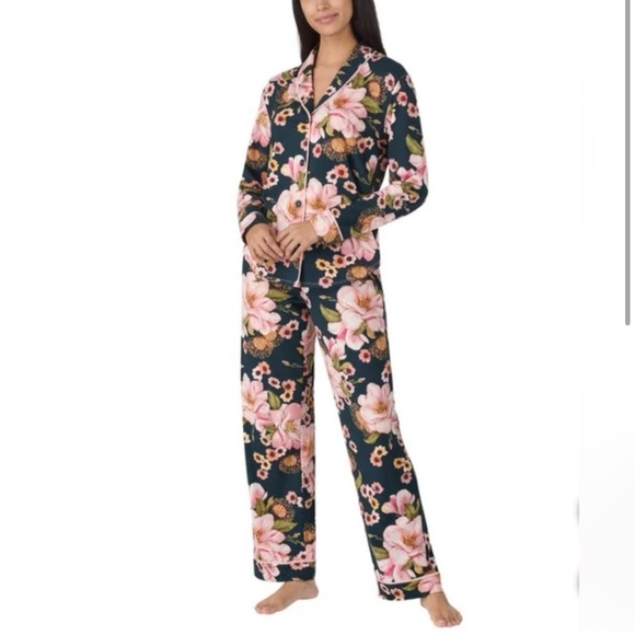 Room Service Ladies' Shawl Collar Pajamas - Picture 1 of 8